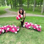 set up arch ceremony site 4